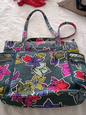 VERA BRADLEY UNIQUE BAG W LEAVES NWOT